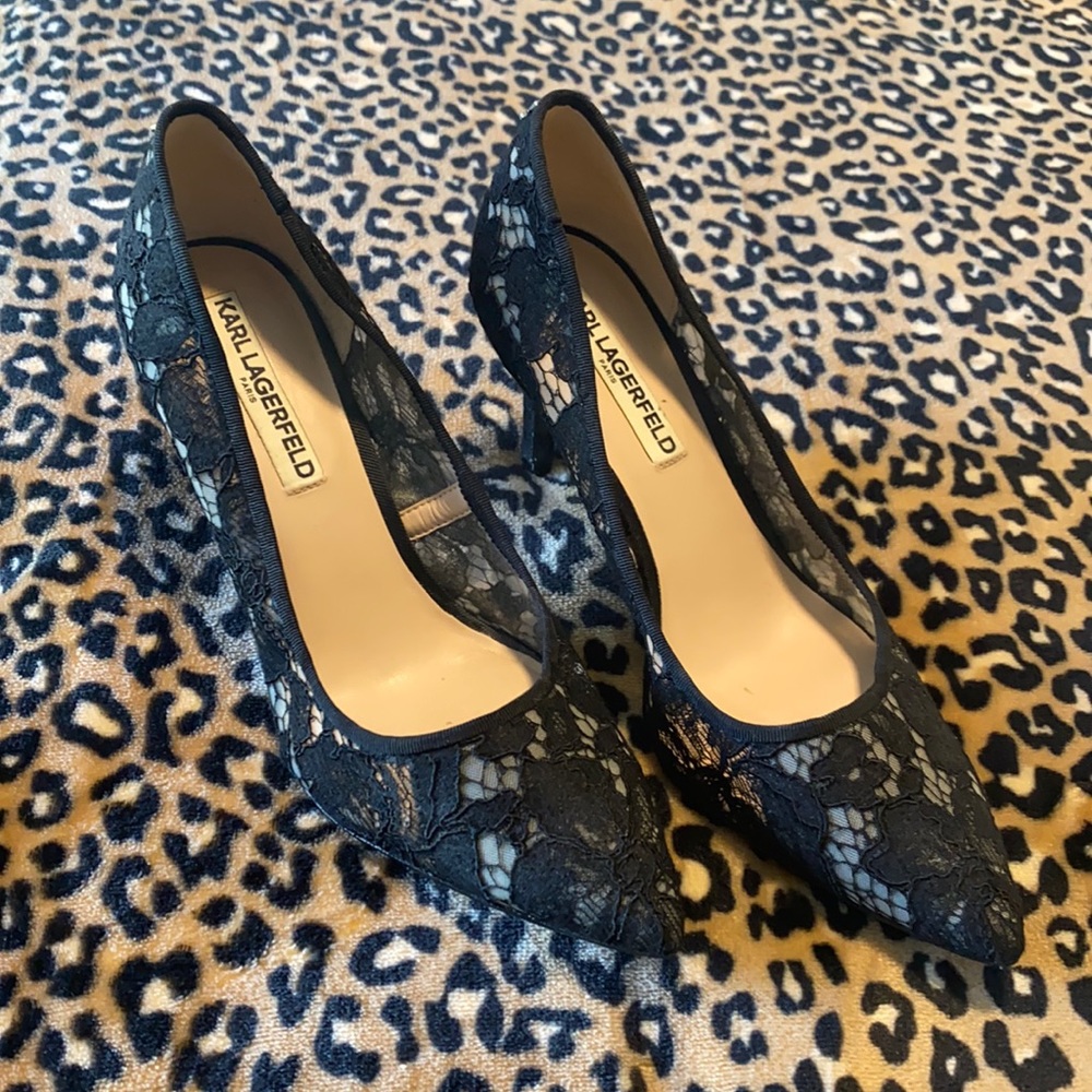 Black lace pumps